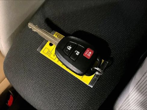Used 2023 Toyota Corolla Cross L AWD/4WD image 28