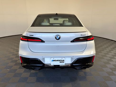 Used 2025 BMW 760i xDrive w/ Premium Package AWD/4WD image 8