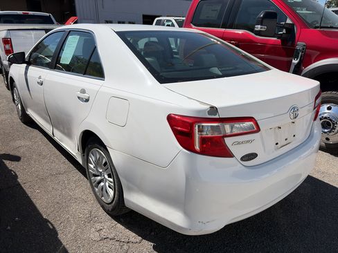 Used 2014 Toyota Camry LE w/ Moonroof Package image 2