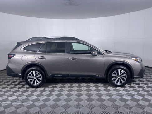Used 2022 Subaru Outback Premium image 10