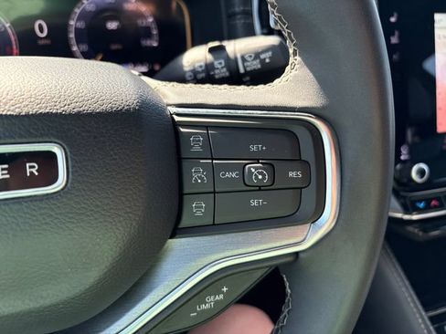 Used 2024 Jeep Wagoneer Series II AWD/4WD image 12