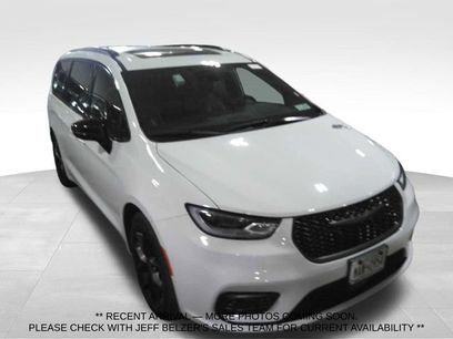Used 2026 Chrysler Pacifica Limited w/ S Appearance Package