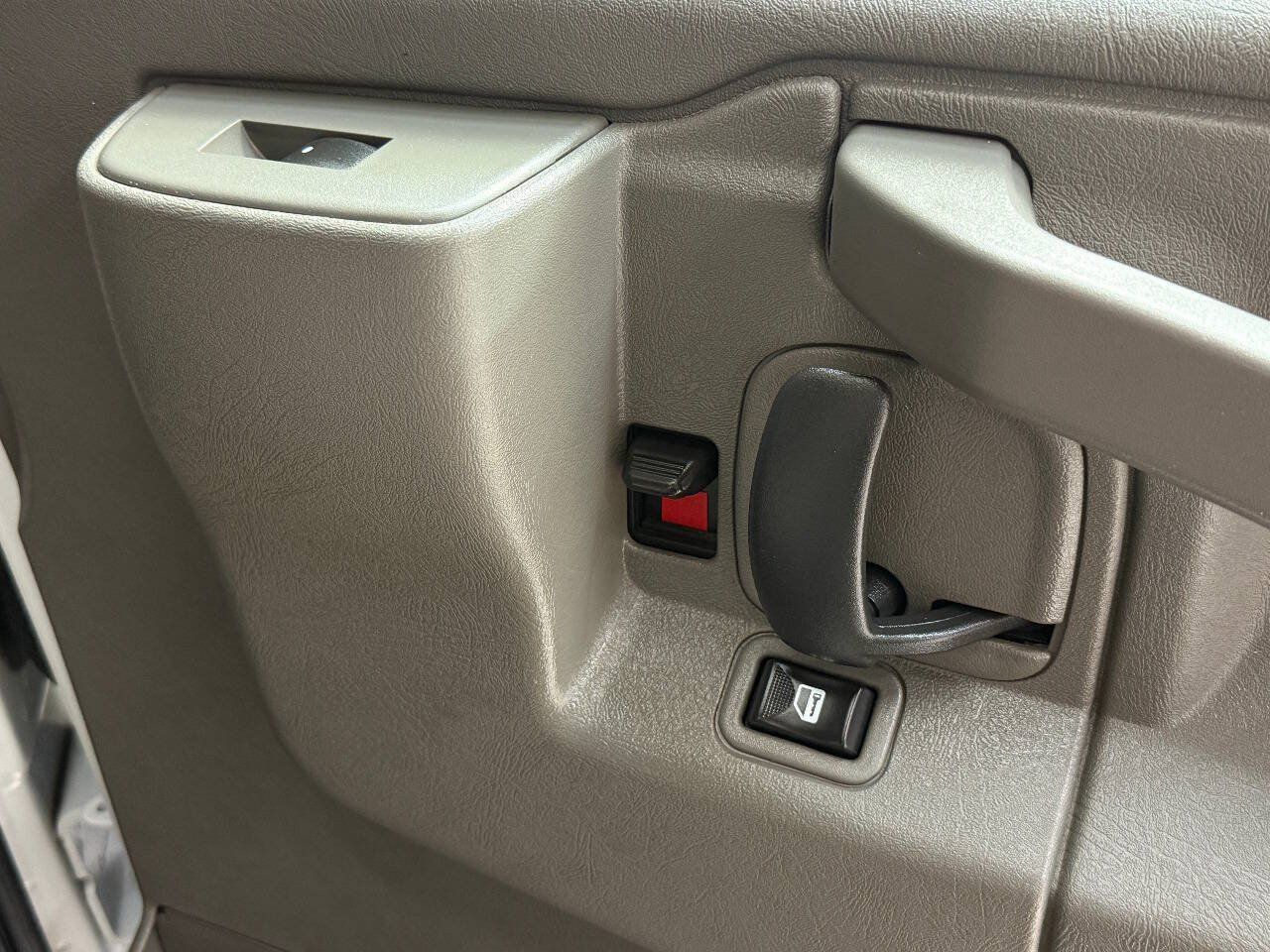 Used 2024 GMC Savana 2500 w/ Driver Convenience Package RWD image 43