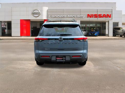 New 2026 Nissan Pathfinder Platinum image 4