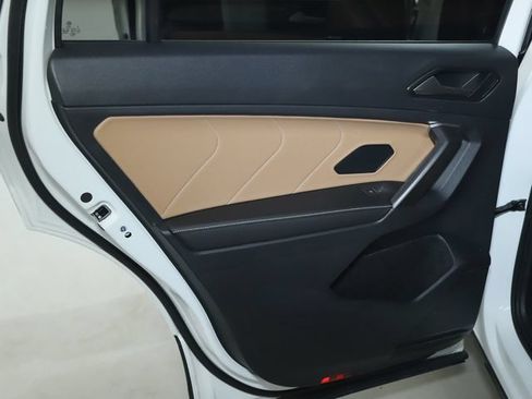 Used 2023 Volkswagen Tiguan SE w/ Panoramic Sunroof Package FWD image 13