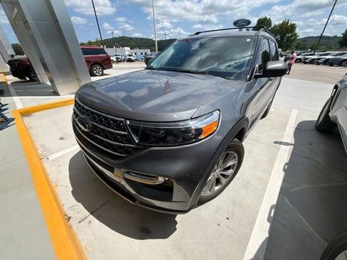 Used 2023 Ford Explorer XLT w/ Equipment Group 202A AWD/4WD image 2