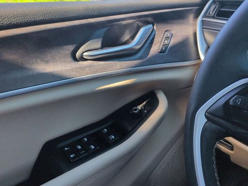 Used 2023 Jeep Grand Cherokee Limited w/ Luxury Tech Group II image 30