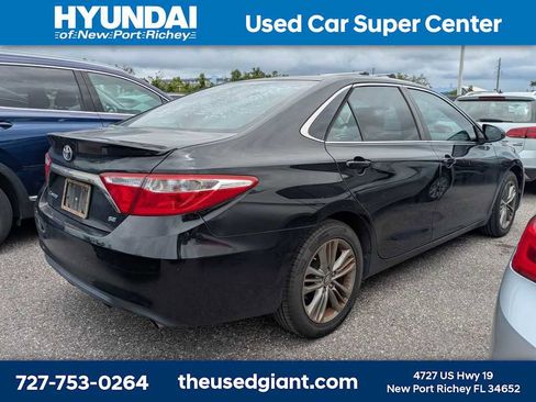 Used 2016 Toyota Camry SE FWD image 2