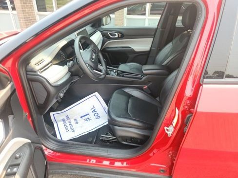 Used 2023 Jeep Compass Limited image 11