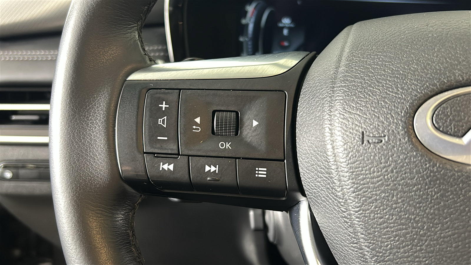 Used 2024 INFINITI QX60 Luxe AWD/4WD image 19