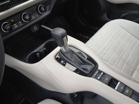 Certified 2024 Honda HR-V LX image 24