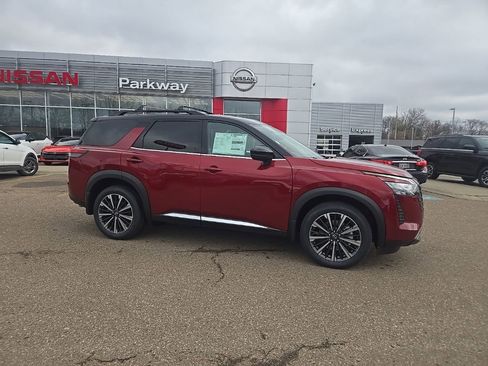 New 2026 Nissan Pathfinder Platinum AWD/4WD image 8