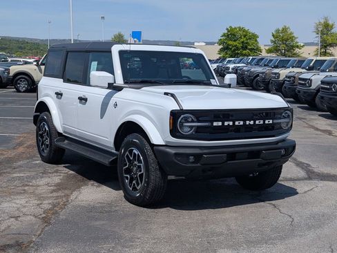 New 2026 Ford Bronco Outer Banks AWD/4WD image 3