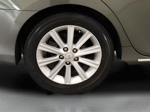 Used 2012 Toyota Camry XLE w/ Leather Pkg FWD image 6