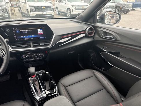 Used 2025 Chevrolet Trax RS w/ Driver Confidence Package image 13