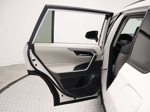 Certified 2021 Toyota RAV4 XLE FWD image 21