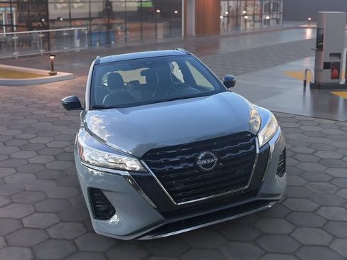 Used 2023 Nissan Kicks SR w/ SR Premium Package FWD image 21