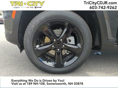 New 2025 Jeep Grand Cherokee Limited w/ Luxury Tech Group II image 42