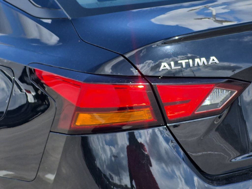 Used 2025 Nissan Altima 2.5 SV FWD image 27