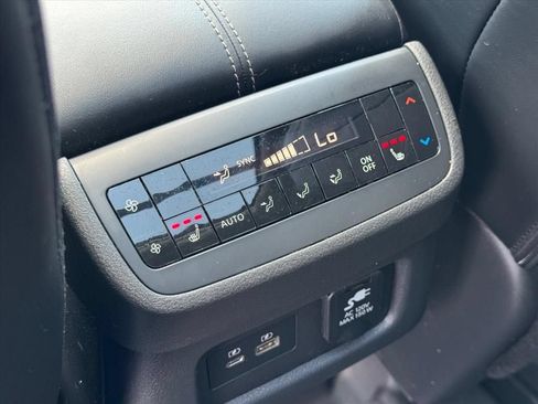 Used 2023 Nissan Pathfinder Platinum AWD/4WD image 14
