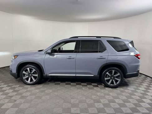 Used 2025 Honda Pilot Touring image 11
