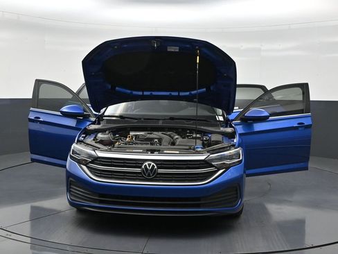 Used 2023 Volkswagen Jetta SE w/ Panoramic Sunroof Package FWD image 33