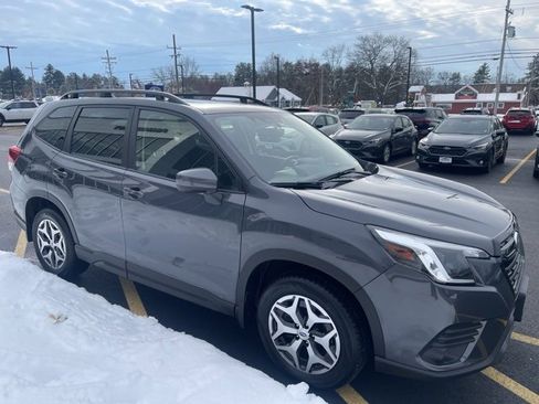 Used 2023 Subaru Forester Premium image 3