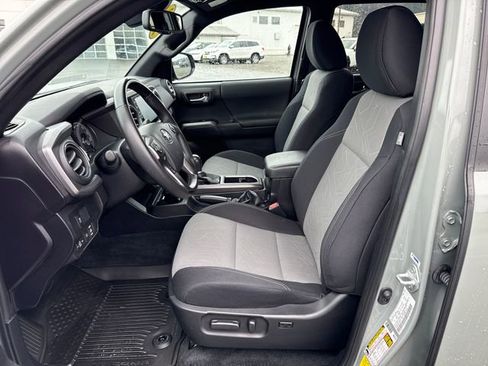 Used 2023 Toyota Tacoma TRD Off-Road w/ Black Out Package (TMS) AWD/4WD image 18