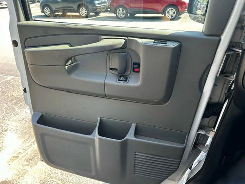 Used 2015 Chevrolet Express 2500 image 25