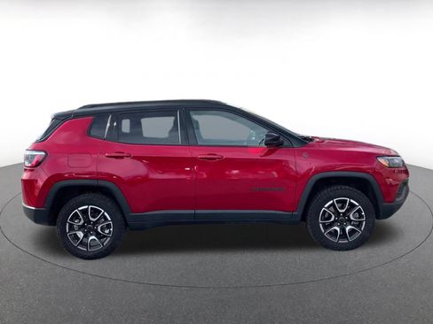 Used 2025 Jeep Compass Trailhawk AWD/4WD image 16