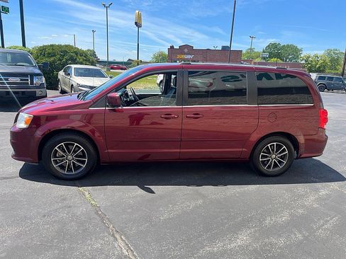 Used 2017 Dodge Grand Caravan SXT FWD image 5