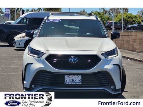 Used 2022 Toyota Highlander XSE AWD/4WD image 3