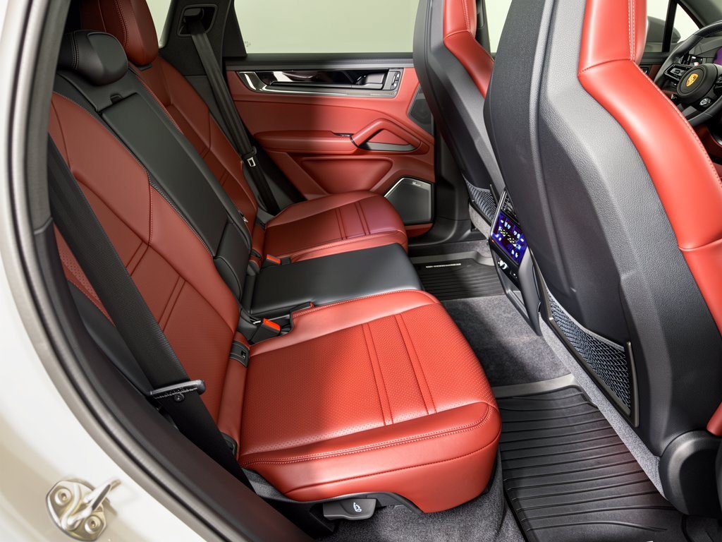 Certified 2025 Porsche Cayenne GTS AWD/4WD image 29