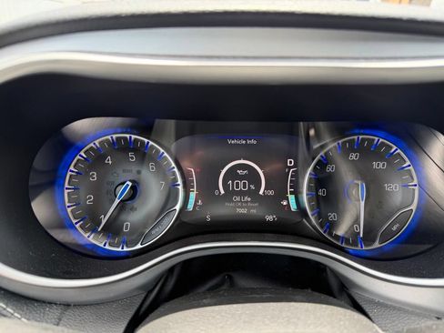 Used 2024 Chrysler Pacifica Touring-L w/ S Appearance Package FWD image 26