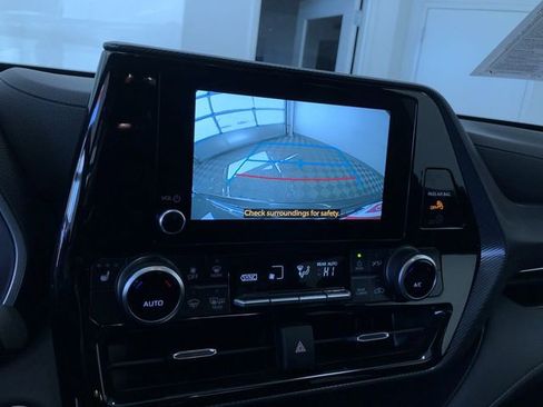 Used 2025 Toyota Highlander XSE AWD/4WD image 28