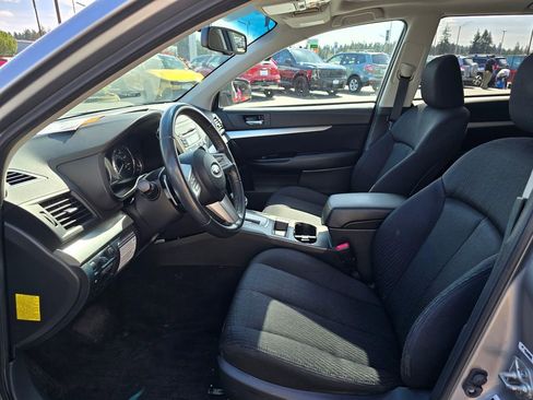 Used 2010 Subaru Outback 2.5i Premium AWD/4WD image 8