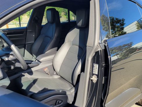 Used 2025 Porsche Macan 4S Electric image 5