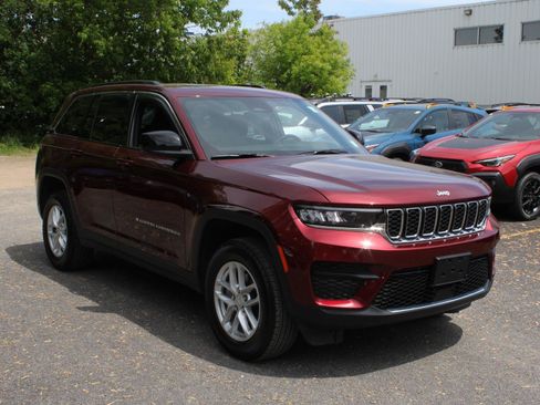 Used 2025 Jeep Grand Cherokee Laredo X w/ Luxury Tech Group I AWD/4WD image 3