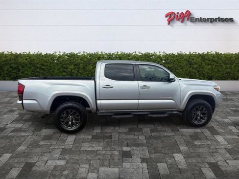 Used 2021 Toyota Tacoma SR5 RWD image 11