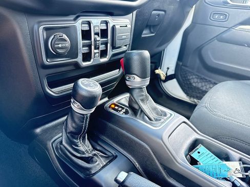 Used 2022 Jeep Wrangler Unlimited Sahara w/ Cold Weather Group AWD/4WD image 20