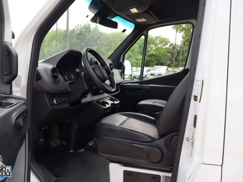 Used 2025 Mercedes-Benz Sprinter 2500 image 25