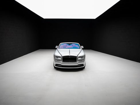 Used 2017 Rolls-Royce Dawn RWD image 90