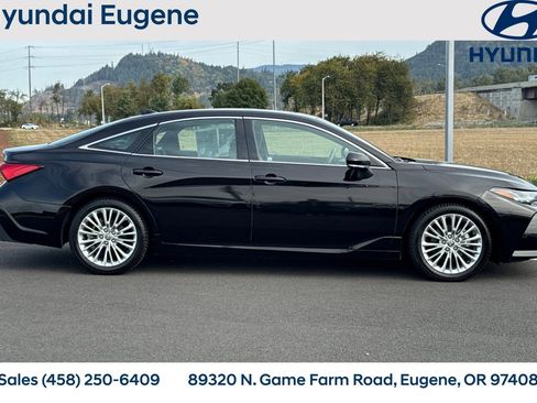 Used 2021 Toyota Avalon Limited w/ Advanced Safety Package image 2