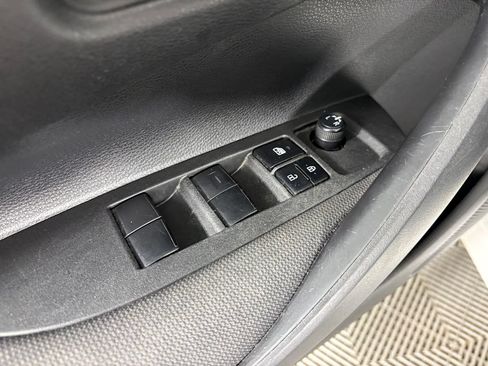 Used 2021 Toyota Corolla LE FWD image 12