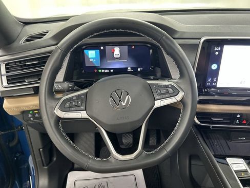 Used 2025 Volkswagen Atlas Cross Sport SE AWD/4WD image 4