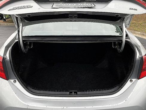 Used 2018 Toyota Corolla SE FWD image 19