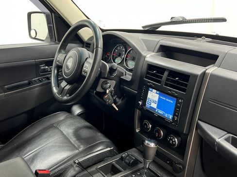 Used 2012 Jeep Liberty Sport AWD/4WD image 19