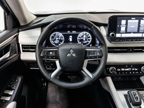 New 2025 Mitsubishi Outlander SEL image 18