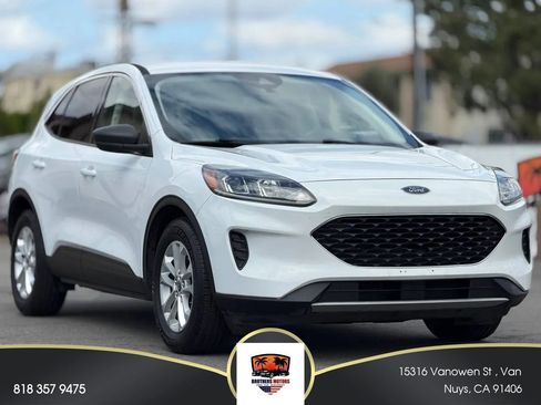 Used 2022 Ford Escape SE FWD image 1