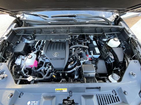 Used 2025 Toyota Highlander LE image 33